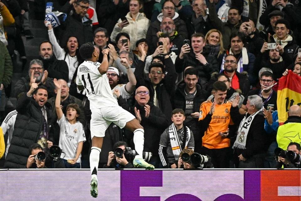 皇马太子坐穿板凳！1亿天价无人接盘，阿隆索这话意味深长