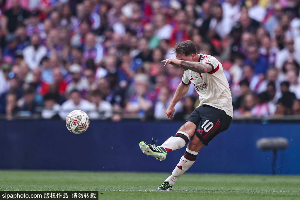 利物浦收到迟来报价：欧冠名单落选后的转会风波！